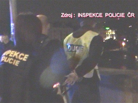 Inspekce Policie R zadrela policistu obvinného z korupce