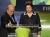 Sepp Blatter a brazilská prezidentka Dilma Rousseffová pi losování kvalifikací MS 2014.