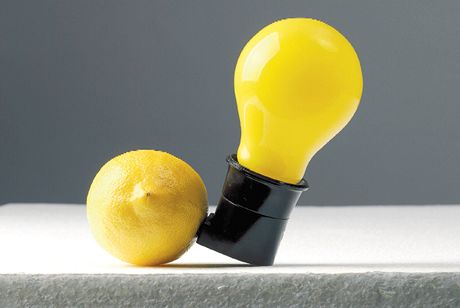 Citronová energie. Drobný objekt Josepha Beuyse Capri-Batterie je metaforou pírodní energie a ukázkou novodobé práce s transcendentální symbolikou barev. 