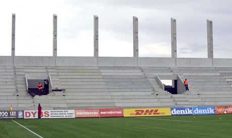 Tribuny stadionu fotbalové Plzn.