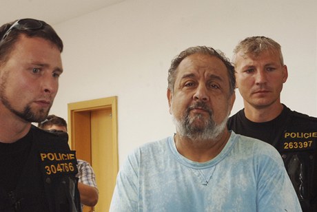 Ostravský soud vzal do vazby vech est podezelých z gang kolem expolicist z Brna. Na snímku je jeden z obalovaných, Zdenk Olah 