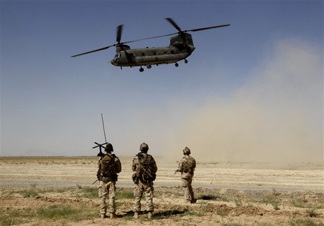 Vrtulník Chinook v Afghánistánu (ilustraní foto)