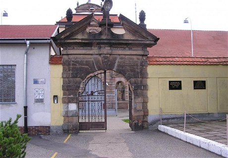 Bývalý vchod do vznice Valdice.