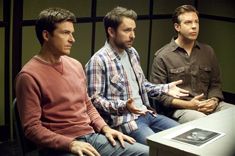 fov na zabit - zleva Jason Bateman, Charlie Day a Jason Sudeikis 