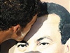 Mubarakv píznivec líbá jeho podobiznu