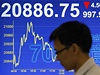 ÍNA. Na pád akciových index na Wall Strett a v západní Evrop zareagovala i ínská burza. Na snímku klesající hongkongský index. 