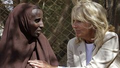 Americká druhá dáma v somálském uprchlickém táboe v Keni