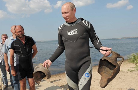 Putin antické amfory nenael, pipravili mu je tam.