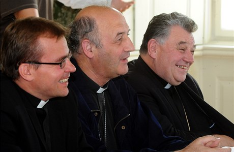 Zástupci církví v ele s arcibiskupem Dominikem Dukou.