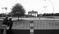 P�ed padesáti lety rozd�lila Berlín ze�.