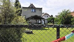 Policisté pátrali po mu�i, který z�ejm� zabil t�i lidi v Muka�ov� u Prahy.