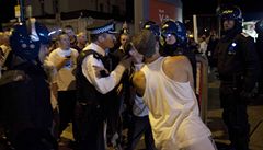 Výtr�níci ve st�etu s policií