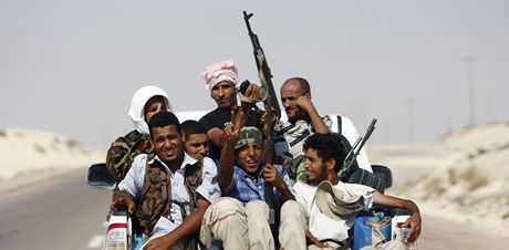 Libyjtí povstalci u msta Briga