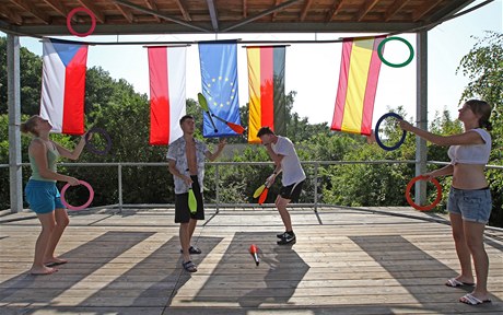 V rmci projektu Cirkus Culture 4 Europe se v Brn v centru volnho asu Legto spolen u, trnuje a debatuje vce ne pt destek mladch lid z Nmecka, panlska a Polska, kte se vnuj tzv. cirkusov pedagogice. 