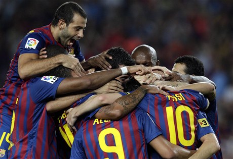 Fotbalisté Barcelony slaví vítzství 5:0 nad Vilarrealem