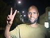 Kaddáfího syn Sajf Islám, o nm opozice tvrdila, e ho zajala, se objevil se svými stoupenci v Tripolisu  
