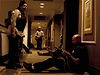 Novinái v hotelu v Tripolisu, kde jsou uvznni, protoe hotel stále drí Kaddáfího vojenské jednotky