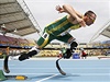 Oscar Pistorius z Jihoafrick republiky vyr ze startovacho bloku pi bhu mu na 400 metr 