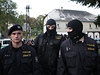 Policisté zasahující pi demonstraci v Rumburku.