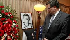 Pohřeb Mašína: v Česku ho bude připomínat americká vlajka