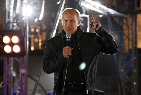 Putin ml na akci motorkskho sdruen Non vlci krtk proslov. 