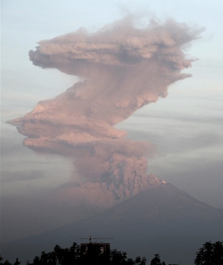 Chrlící  Popocatépetl