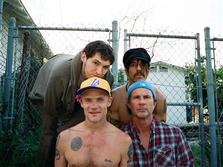 Papriky 2011. Red Hot Chili Peppers podlehli dvma pokuením  tomu, e více je lépe, a vyhranosti dávané zbyten na odiv. 