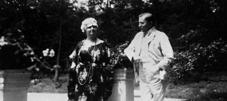 Hedvika Tusarová s manelem na letním byt v Beanech, 1920