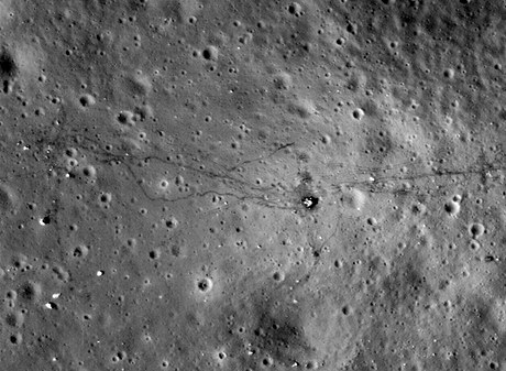 Americké sondě  Lunar Reconnaissance Orbiter (LRO) se podařilo udělat zatím nejostřejší snímky povrchu Měsíce