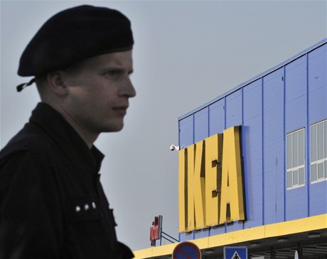 V obchodním dom IKEA byla nalezena bomba
