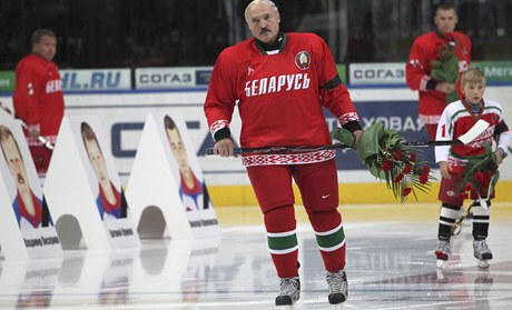 Tryzna v Minsku po letecké havárii hokejistů Jaroslavle.