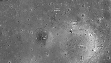 Americké sondě Lunar Reconnaissance Orbiter (LRO) se podařilo udělat zatím nejostřejší snímky povrchu Měsíce