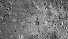 Americké sondě  Lunar Reconnaissance Orbiter (LRO) se podařilo udělat zatím nejostřejší snímky povrchu Měsíce | na serveru Lidovky.cz | aktuální zprávy