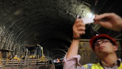 Bednění na stavbě tunelu Blanka zavalilo dělníka