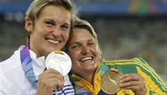 Barbora potáková se stíbrnou medailí z Tegu 2011 a bronzová Viljoenová.