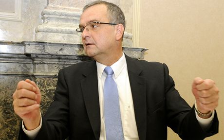 Ministr financí Miroslav Kalousek ped jednáním vlády
