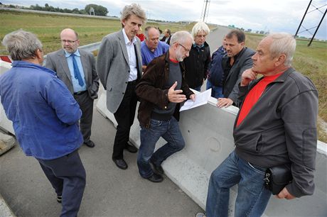  Most, kter SD postavilo za 30 milion korun, je stle uzaven, protoe za nj nikdo nechce pevzt zodpovdnost. 