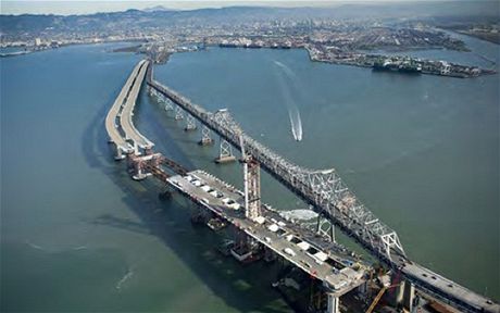 Nový most v San Francisku vyrábí íané