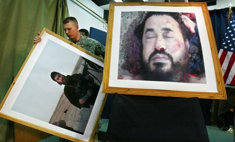 Amerit vojci ukzali portrt s mrtvm fem irck Al Kajdy Ab Ms Zarkvm.
