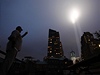 Dva svteln sloupy pipomnaj po deseti letech zkzu WTC