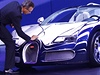 Vypadá jako z porcelánu a pitom je to nejrychlejí kabriolet planety. I tak by se dal popsat jedinený exemplá kabrioletu Bugatti Veyron Grand Sport v provedení L´Or Blanc, který výrobce supersport pedstavil na autosalonu ve Frankfurtu na Mohanem 