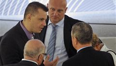 Mimo�ádná valná hromada, hlasování o p�edsedu FA. (Rajchl)