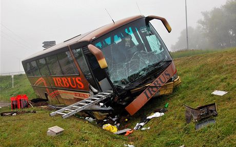 Autobus s polskými turisty havaroval na jihu Moravy.