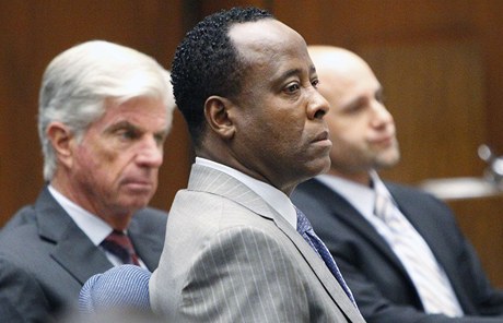 Conrad Murray v soudní síni