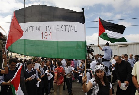 Tisíce Palestinc vyly do ulic na podporu ádosti o stát