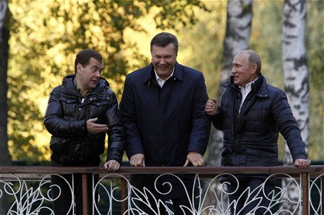 Vladimir Putin, Dmitrij Medvedv a ukrajinský prezident Janukovy