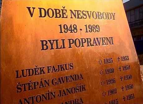 Na památníku obtem komunismu je vyryto i jméno tpána Gavendy.