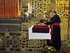 Den ped svátkem poloil praský arcibiskup Dominik Duka kvtiny ke hrobu svatého Václava. 