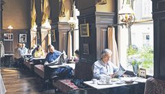 V Café Sperl z roku 1880 vytvá�ejí thonetky, mramorové stoly a sklen�né lustry nad�asové elegantní prost�edí, které si oblíbili milovníci opery k nalad�ní na p�edstavení v blízkém Theater an der Wien.