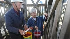 Rozhledna na Velkém Lopeníku je nat�ená volskou krví 